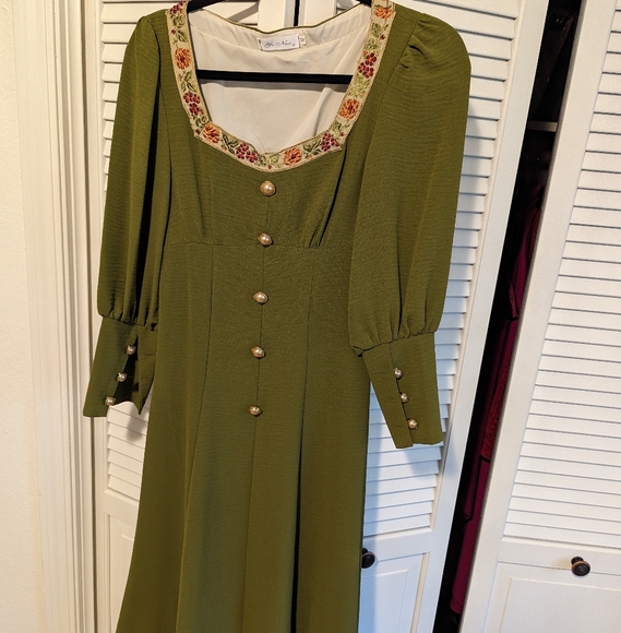 Green Cottage Core Dress - Picture 4 of 4